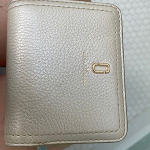Marc Jacobs wallet in pearl color. Brand new. Never used.